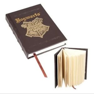 Wizarding World Harry Potter Deluxe Hogwarts Metal Crest Journal NEW